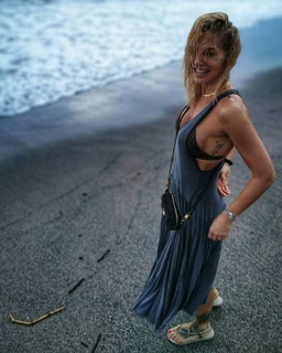 Dara Rolins feet photo thumbnail