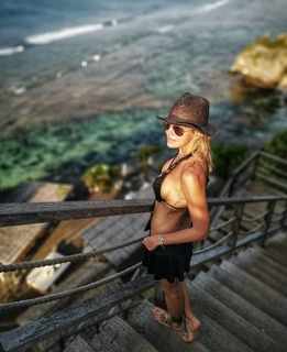 Dara Rolins feet photo thumbnail