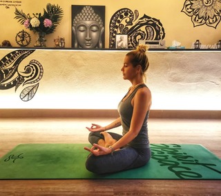 Dara Rolins feet photo thumbnail