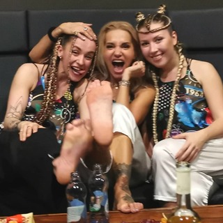 Dara Rolins feet photo thumbnail