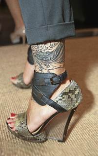 Dara Rolins feet photo thumbnail