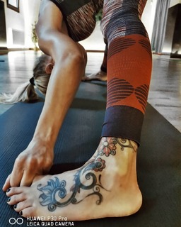 Dara Rolins feet photo thumbnail