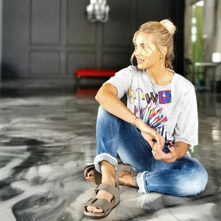 Dara Rolins feet photo thumbnail