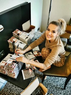 Dara Rolins feet photo thumbnail