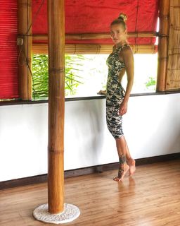 Dara Rolins feet photo thumbnail