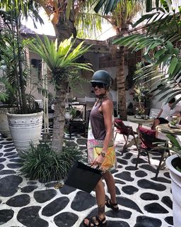 Dara Rolins feet photo thumbnail