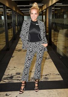 Dara Rolins feet photo thumbnail