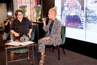 Dara Rolins feet photo thumbnail