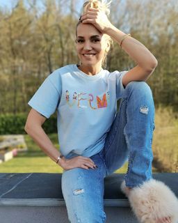 Dara Rolins feet photo thumbnail