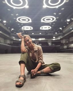 Dara Rolins feet photo thumbnail