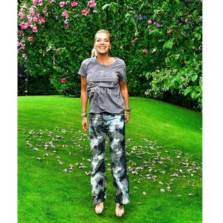 Dara Rolins feet photo thumbnail