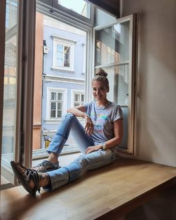 Dara Rolins feet photo thumbnail