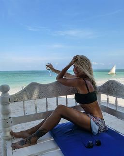 Dara Rolins feet photo thumbnail