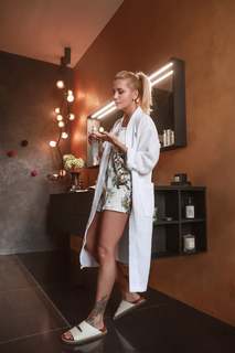 Dara Rolins feet photo thumbnail