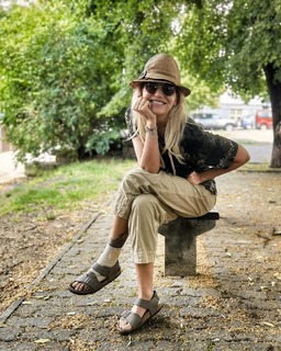 Dara Rolins feet photo thumbnail