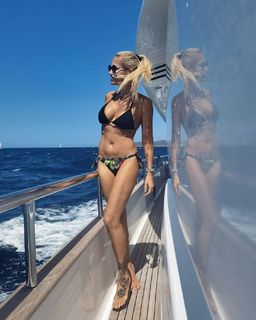 Dara Rolins feet photo thumbnail