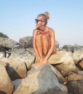 Dara Rolins feet photo thumbnail