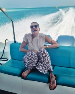 Dara Rolins feet photo thumbnail