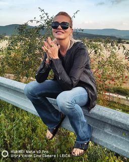 Dara Rolins feet photo thumbnail