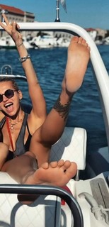 Dara Rolins feet photo thumbnail