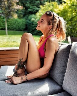 Dara Rolins feet photo thumbnail