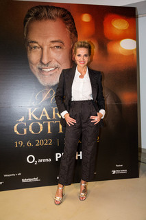 Dara Rolins feet photo thumbnail