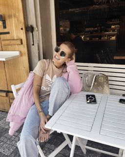 Dara Rolins feet photo thumbnail