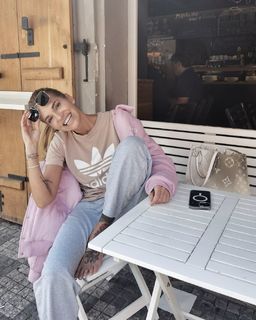 Dara Rolins feet photo thumbnail