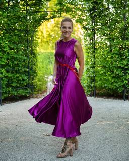 Dara Rolins feet photo thumbnail