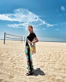 Dara Rolins feet photo thumbnail