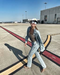 Dara Rolins feet photo thumbnail