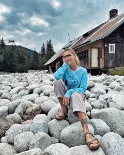 Dara Rolins feet photo thumbnail