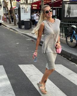 Dara Rolins feet photo thumbnail