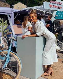 Dara Rolins feet photo thumbnail