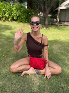 Dara Rolins feet photo thumbnail