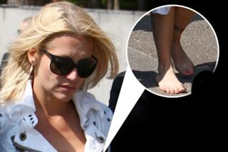 Dara Rolins feet photo thumbnail