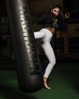 Daria Berenato feet photo thumbnail