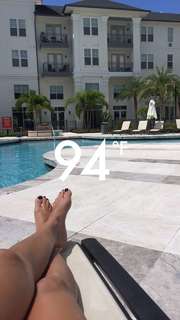 Daria Berenato feet photo thumbnail