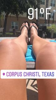 Daria Berenato feet photo thumbnail