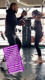 Daria Berenato feet photo thumbnail