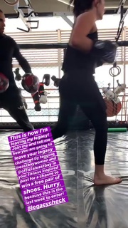 Daria Berenato feet photo thumbnail