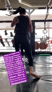 Daria Berenato feet photo thumbnail