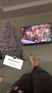 Daria Berenato feet photo thumbnail