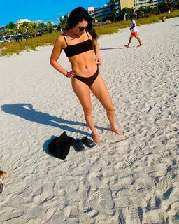 Daria Berenato feet photo thumbnail