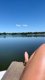 Daria Berenato feet photo thumbnail