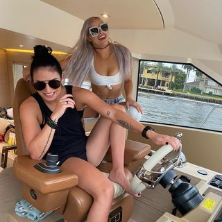 Daria Berenato feet photo thumbnail