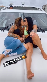 Daria Berenato feet photo thumbnail