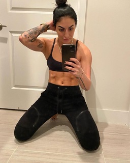 Daria Berenato feet photo thumbnail