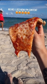 Daria Berenato feet photo thumbnail