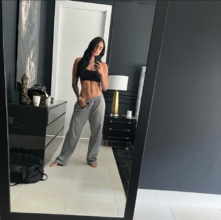 Daria Berenato feet photo thumbnail